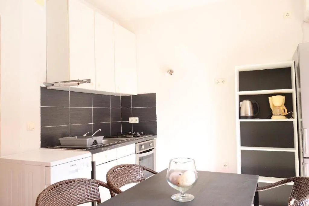 Disco Den Villa Kras