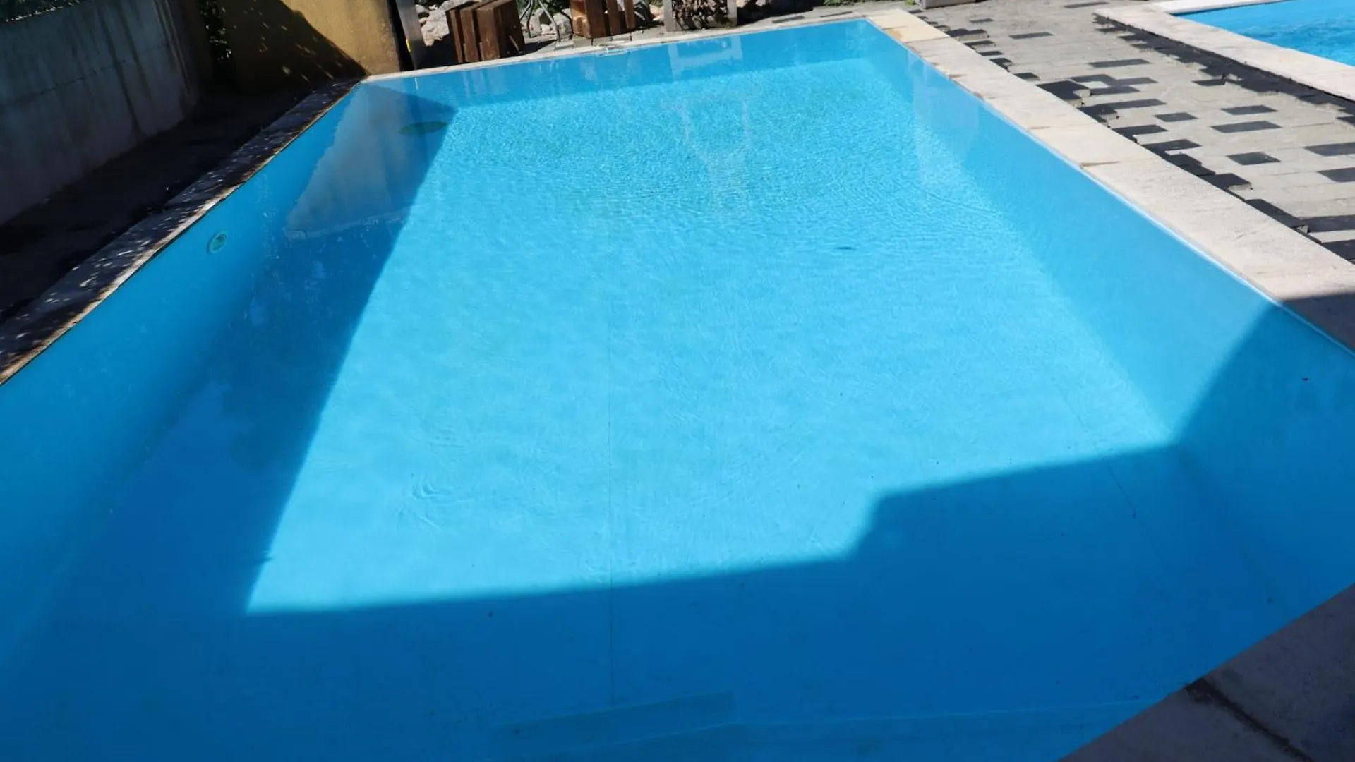 Disco Den Villa Kras