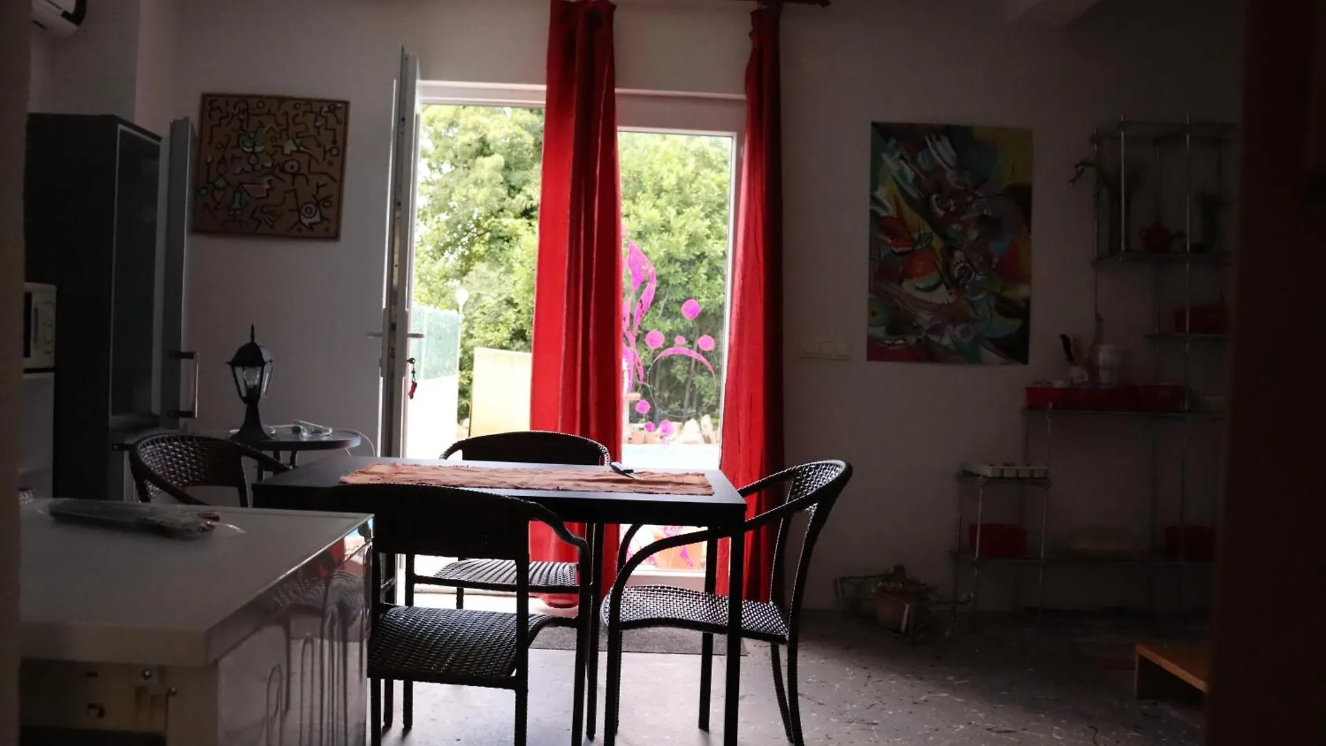 Disco Den Villa Kras
