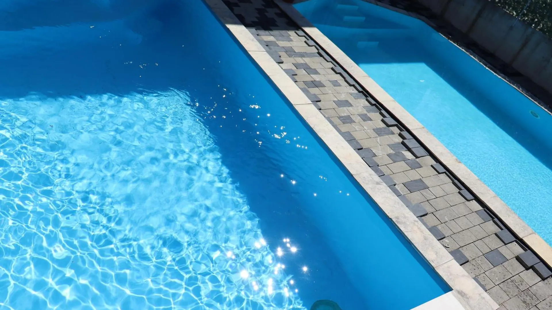 Disco Den Villa Kras